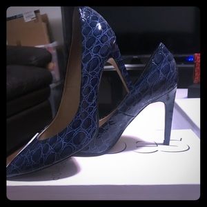 Blue embossed alligator Top shop Pumps